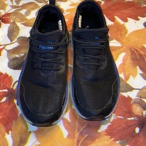Black Puma sneakers with elastic laces